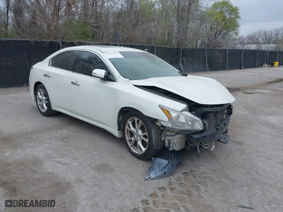 2014 Nissan Maxima 3.5 SV w/Sport Pkg with VIN 1N4AA5AP1EC443571, listed as a IAAI auction lot 39045854 with 121,838 mi miles. Bid and sale history available at carsss.com. Image 1.