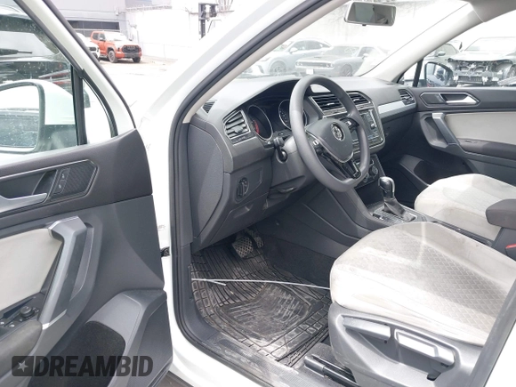 2018 Volkswagen Tiguan S with VIN 3VV1B7AX8JM032990, listed as a IAAI auction lot 42279807 with 74,185 mi miles and . Bid and sale history available at DreamBid. Image 18.