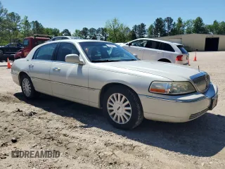 2005 Lincoln Town Car Signature Limited z VIN 1LNHM82W25Y637483, wystawiony jako Copart lot #55955475 z przebiegiem 1 346 114 mil mil oraz Czysty tytuł • Clean title. Historia ofert i sprzedaży dostępna na DreamBid. Obrazek 4.