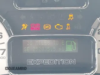 2014 Ford Expedition Limited z VIN 1FMJU1K5XEEF29131, wystawiony jako IAAI lot #42505880 z przebiegiem 252 835 mil mil oraz . Historia ofert i sprzedaży dostępna na DreamBid. Obrazek 15.