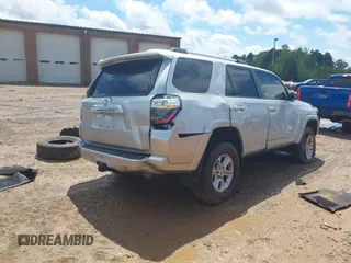 2021 Toyota 4Runner SR5 с VIN JTEMU5JR6M5885762, выставлен на аукционе IAAI как лот 42023275 с пробегом 113 140 миль миль и . История ставок и продаж доступна на DreamBid. Изображение 4.