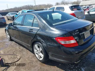 2011 Mercedes-Benz C 300 Sport z VIN WDDGF8BB3BR180976, wystawiony jako IAAI lot #41888785 z przebiegiem 47 532 mil mil oraz . Historia ofert i sprzedaży dostępna na DreamBid. Obrazek 3.