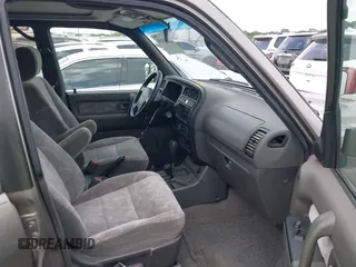 2002 Isuzu Trooper S z VIN JACDJ58X027J10438, wystawiony jako IAAI lot #42461558 z przebiegiem 112 439 mil mil oraz . Historia ofert i sprzedaży dostępna na DreamBid. Obrazek 5.