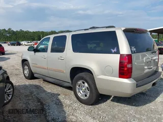 2007 Chevrolet Suburban LTZ with VIN 3GNFC16027G165110, listed as a IAAI auction lot 42120542 with 270,223 mi miles. Bid and sale history available at carsss.com. Image 3.