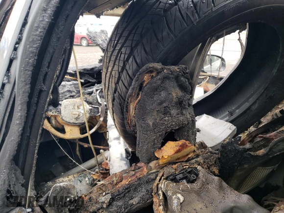 2018 Volvo XC90 Momentum z VIN YV4A22PK8J1207438, wystawiony jako Copart lot #88985305 z przebiegiem Nie podano mil oraz Szkoda całkowita • Salvage title. Historia ofert i sprzedaży dostępna na DreamBid. Obrazek 8.