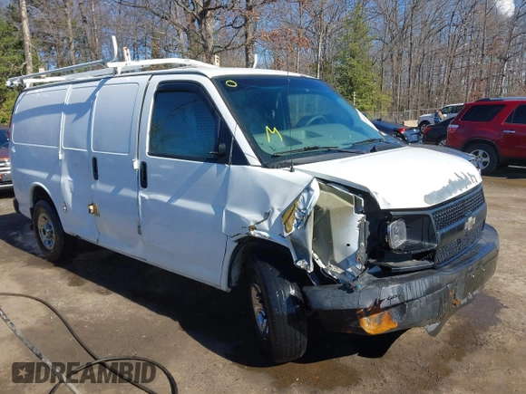 2008 Chevrolet Express Cargo Van with VIN 1GCGG25C481179562, listed as a IAAI auction lot 41582058 with 150,510 mi miles. Bid and sale history available at carsss.com. Image 1.