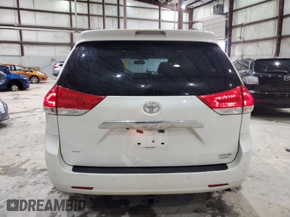 2014 Toyota Sienna Limited z VIN 5TDDK3DC1ES086604, wystawiony jako Copart lot #57044175 z przebiegiem 152 326 mil mil oraz Nie do naprawy • Non repairable. Historia ofert i sprzedaży dostępna na DreamBid. Obrazek 6.