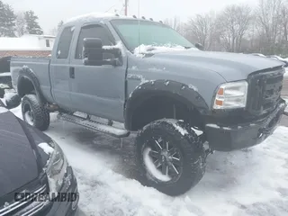 2006 Ford F-250 XL z VIN 1FTSX21526EB97324, wystawiony jako IAAI lot #41541311 z przebiegiem 73 721 mil mil oraz . Historia ofert i sprzedaży dostępna na DreamBid. Obrazek 1.