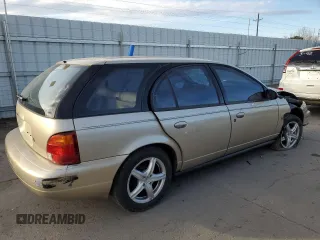1997 Saturn SW z VIN 1G8ZK8276VZ295659, wystawiony jako Copart lot #47964235 z przebiegiem 122 219 mil mil oraz Szkody całkowita. Historia ofert i sprzedaży dostępna na DreamBid. Obrazek 3.