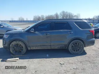 2017 Ford Explorer XLT z VIN 1FM5K7D8XHGB76500, wystawiony jako IAAI lot #41623014 z przebiegiem 149 171 mil mil oraz . Historia ofert i sprzedaży dostępna na DreamBid. Obrazek 14.