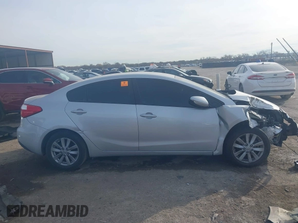2016 Kia Forte LX with VIN KNAFK4A66G5585773, listed as a IAAI auction lot 41086399 with 1 mi miles. Bid and sale history available at carsss.com. Image 12.