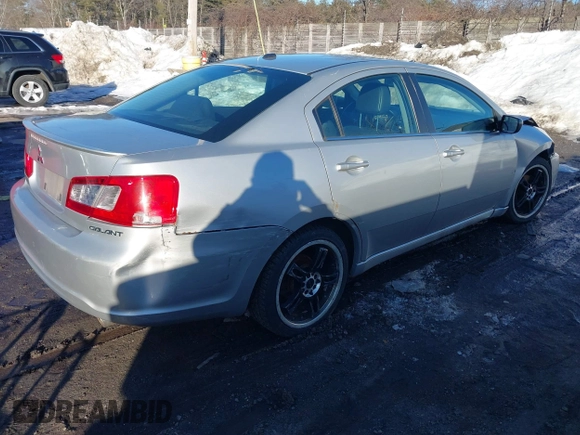 2011 Mitsubishi Galant ES z VIN 4A32B3FF6BE013810, wystawiony jako IAAI lot #41624378 z przebiegiem 100 979 mil mil oraz . Historia ofert i sprzedaży dostępna na DreamBid. Obrazek 4.