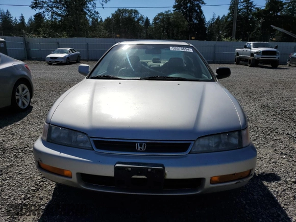 1996 Honda Accord EX with VIN 1HGCD5668TA091433, listed as a Copart auction lot 59375654 with 317,499 mi miles and Clean Title. Bid and sale history available at DreamBid. Image 5.