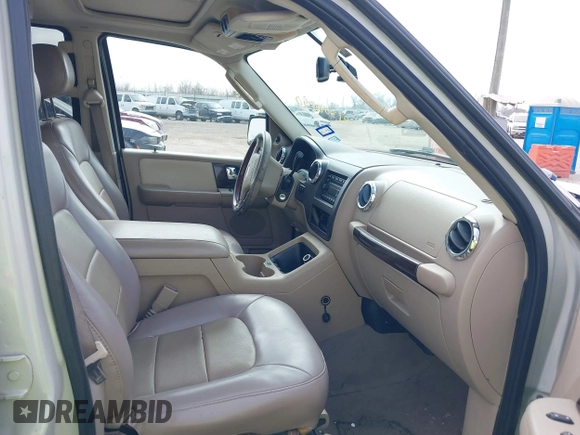 2006 Ford Expedition Limited with VIN 1FMFU19506LA80969, listed as a IAAI auction lot 41550590 with 191,862 mi miles. Bid and sale history available at carsss.com. Image 5.