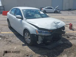 2014 Volkswagen Jetta SE z VIN 3VWD17AJ9EM315511, wystawiony jako IAAI lot #42251911 z przebiegiem 155 113 mil mil oraz . Historia ofert i sprzedaży dostępna na DreamBid. Obrazek 1.