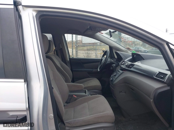 2014 Honda Odyssey LX with VIN 5FNRL5H22EB026657, listed as a IAAI auction lot 41114634 with 132,125 mi miles. Bid and sale history available at carsss.com. Image 5.