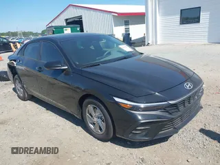 2025 Hyundai Elantra SE z VIN KMHLL4DG2SU860153, wystawiony jako IAAI lot #42119887 z przebiegiem 4 917 mil mil oraz . Historia ofert i sprzedaży dostępna na DreamBid. Obrazek 1.