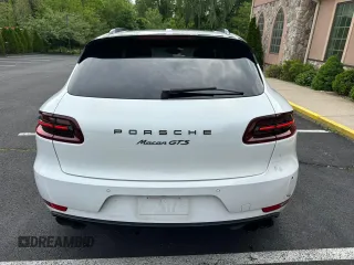 2018 Porsche Macan GTS z VIN WP1AG2A50JLB60299, wystawiony jako Copart lot #59274845 z przebiegiem 123 203 mil mil oraz Czysty tytuł • Clean title. Historia ofert i sprzedaży dostępna na DreamBid. Obrazek 6.