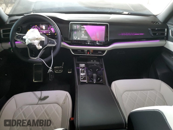 2024 Volkswagen Atlas SEL Premium R-Line with VIN 1V2FE2CA9RC249533, listed as a Copart auction lot 46794585 with 2,131 mi miles and Salvage title. Bid and sale history available at DreamBid. Image 8.