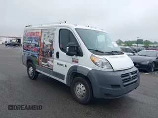 2017 Ram ProMaster Cargo z VIN 3C6TRVNG4HE534781, wystawiony jako IAAI lot #42274362 z przebiegiem 133 686 mil mil oraz . Historia ofert i sprzedaży dostępna na DreamBid. Obrazek 1.