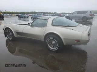 1982 Chevrolet Corvette z VIN 1G1AY0780C5109728, wystawiony jako Copart lot #55628315 z przebiegiem 61 806 mil mil oraz Szkody całkowita. Historia ofert i sprzedaży dostępna na DreamBid. Obrazek 2.