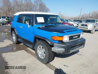 2007 Toyota FJ Cruiser with VIN JTEBU11F670092954, listed as a IAAI auction lot 41771022 with 200,569 mi miles. Bid and sale history available at carsss.com. Image 1.