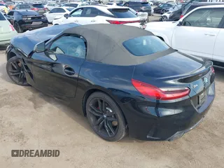2022 BMW Z4 sDriveM40i with VIN WBAHF9C08NWX88691, listed as a IAAI auction lot 40983519 with 11,108 mi miles. Bid and sale history available at carsss.com. Image 3.