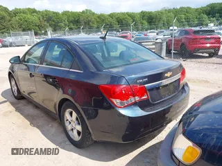 2014 Chevrolet Cruze 1LT z VIN 1G1PC5SB4E7246364, wystawiony jako IAAI lot #42422381 z przebiegiem 171 725 mil mil oraz . Historia ofert i sprzedaży dostępna na DreamBid. Obrazek 3.