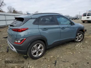 2022 Hyundai Kona SEL with VIN KM8K3CAB7NU900293, listed as a Copart auction lot 47678705 with 10,105 mi miles and Salvage Title. Bid and sale history available at carsss.com. Image 3.