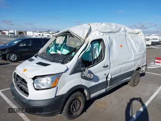 2019 Ford Transit z VIN 1FTYR1CM8KKA19495, wystawiony jako IAAI lot #41275177 z przebiegiem 84 136 mil mil oraz . Historia ofert i sprzedaży dostępna na DreamBid. Obrazek 6.
