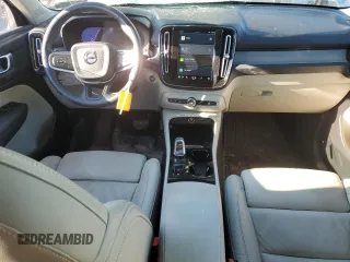2023 Volvo XC40 Plus Bright Theme с VIN YV4L12UN8P2913418, выставлен на аукционе Copart как лот 88422125 с пробегом 27 447 миль миль и Списание • Salvage title. История ставок и продаж доступна на DreamBid. Изображение 8.