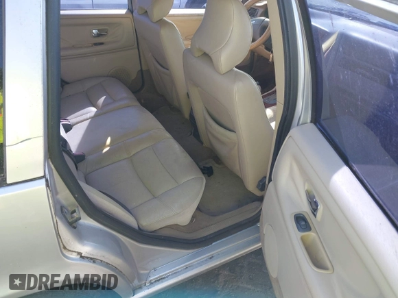 2000 Volvo V70 with VIN YV1LW61J1Y2706507, listed as a IAAI auction lot 41687213 with 241,470 mi miles. Bid and sale history available at carsss.com. Image 8.