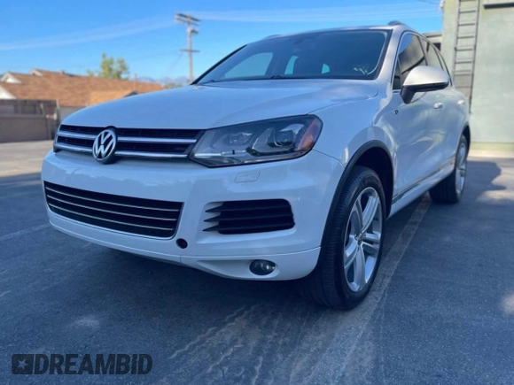 2014 Volkswagen Touareg Sport with VIN WVGEF9BP7ED003332, listed as a Copart auction lot 63043535 with 179,727 mi miles and Salvage title. Bid and sale history available at DreamBid. Image 2.