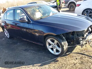 2009 BMW 3 Series 335i xDrive z VIN WBAPL33529A404596, wystawiony jako IAAI lot #41579839 z przebiegiem 194 869 mil mil oraz . Historia ofert i sprzedaży dostępna na DreamBid. Obrazek 1.