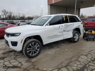 2024 Jeep Grand Cherokee Overland with VIN 1C4RJHDG1RC697006, listed as a Copart auction lot 82906214 with 4,832 mi miles and Salvage Title. Bid and sale history available at carsss.com. Image 1.