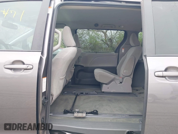 2017 Toyota Sienna LE Auto Access Seat with VIN 5TDKZ3DC6HS881378, listed as a IAAI auction lot 41932471 with 64,626 mi miles. Bid and sale history available at carsss.com. Image 8.