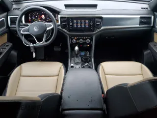 2022 Volkswagen Atlas SE with VIN 1V2HE2CA8NC229616, listed as a Copart auction lot 84722384 with 26,570 mi miles and Salvage title. Bid and sale history available at DreamBid. Image 8.