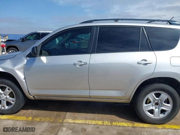 2011 Toyota RAV4 with VIN 2T3ZF4DV1BW052979, listed as a IAAI auction lot 41526981 with 215,034 mi miles. Bid and sale history available at carsss.com. Image 14.