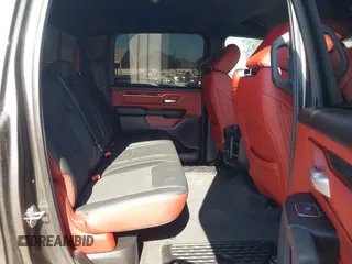 2022 Ram 1500 Rebel z VIN 1C6SRFLT4NN177112, wystawiony jako IAAI lot #42402050 z przebiegiem 26 239 mil mil oraz . Historia ofert i sprzedaży dostępna na DreamBid. Obrazek 8.