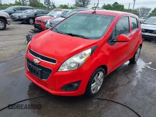 2014 Chevrolet Spark LS z VIN KL8CB6S98EC548672, wystawiony jako IAAI lot #41953786 z przebiegiem 114 330 mil mil oraz . Historia ofert i sprzedaży dostępna na DreamBid. Obrazek 2.