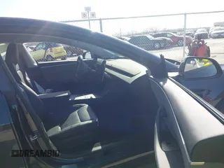 2024 Tesla Model 3 z VIN 5YJ3E1EA7RF721467, wystawiony jako IAAI lot #41857656 z przebiegiem 6 197 mil mil oraz . Historia ofert i sprzedaży dostępna na DreamBid. Obrazek 5.
