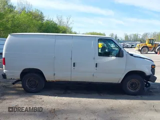 2014 Ford Econoline Cargo Commercial z VIN 1FTNE2EL7EDB02479, wystawiony jako IAAI lot #42178687 z przebiegiem 200 019 mil mil oraz . Historia ofert i sprzedaży dostępna na DreamBid. Obrazek 13.