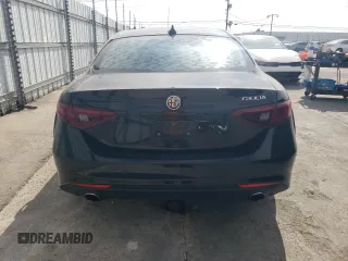 2019 Alfa Romeo Giulia z VIN ZARFAMAN9K7621522, wystawiony jako Copart lot #53130015 z przebiegiem 50 843 mil mil oraz Szkoda całkowita • Salvage title. Historia ofert i sprzedaży dostępna na DreamBid. Obrazek 6.