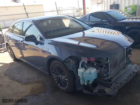 2019 Toyota Avalon Hybrid Limited with VIN 4T1B21FB4KU005887, listed as a IAAI auction lot 42014462 with 141,213 mi miles. Bid and sale history available at carsss.com. Image 1.