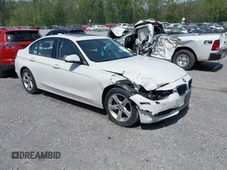 2015 BMW 3 Series 328i xDrive z VIN WBA3B3G50FNR86892, wystawiony jako IAAI lot #42168889 z przebiegiem 97 305 mil mil oraz . Historia ofert i sprzedaży dostępna na DreamBid. Obrazek 1.