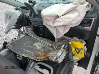 2020 Jeep Cherokee Latitude Plus с VIN 1C4PJLLB6LD503362, выставлен на аукционе Copart как лот 64280725 с пробегом Не указан миль и Списание • Salvage title. История ставок и продаж доступна на DreamBid. Изображение 8.