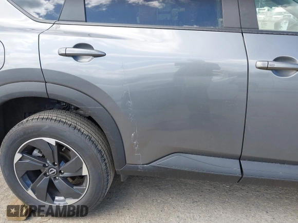 2024 Nissan Rogue SV z VIN 5N1BT3BA3RC672598, wystawiony jako IAAI lot #42279132 z przebiegiem 29 491 mil mil oraz . Historia ofert i sprzedaży dostępna na DreamBid. Obrazek 6.