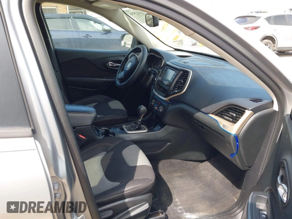 2015 Jeep Cherokee Sport with VIN 1C4PJLAB2FW696010, listed as a IAAI auction lot 42032956 with 88,323 mi miles. Bid and sale history available at carsss.com. Image 5.
