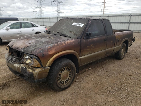 2001 GMC Sonoma SLS w/1SH Pkg with VIN 1GTDT19W418197604, listed as a Copart auction lot 66607874 with 0 mi miles and Salvage Title. Bid and sale history available at carsss.com. Image 1.