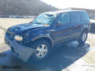 2002 Ford Escape XLT Choice with VIN 1FMYU031X2KC29008, listed as a IAAI auction lot 41747084 with 179,062 mi miles. Bid and sale history available at carsss.com. Image 2.